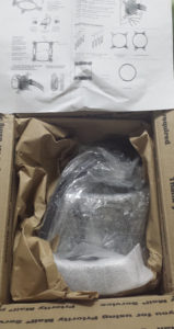 到着した箱を開封